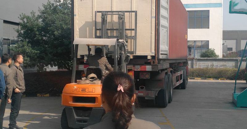 華日金菱全自動高周波尿袋成型機出口埃及